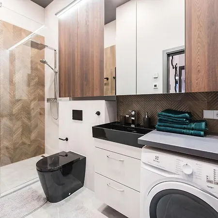 Spacious Apt, W- Ac And Newly Built I Cohost *