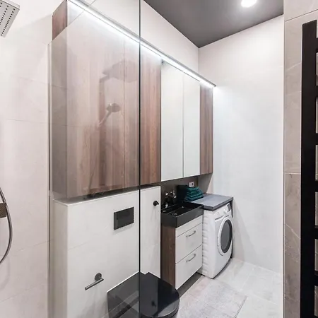 Spacious Apt, W- Ac And Newly Built I Cohost